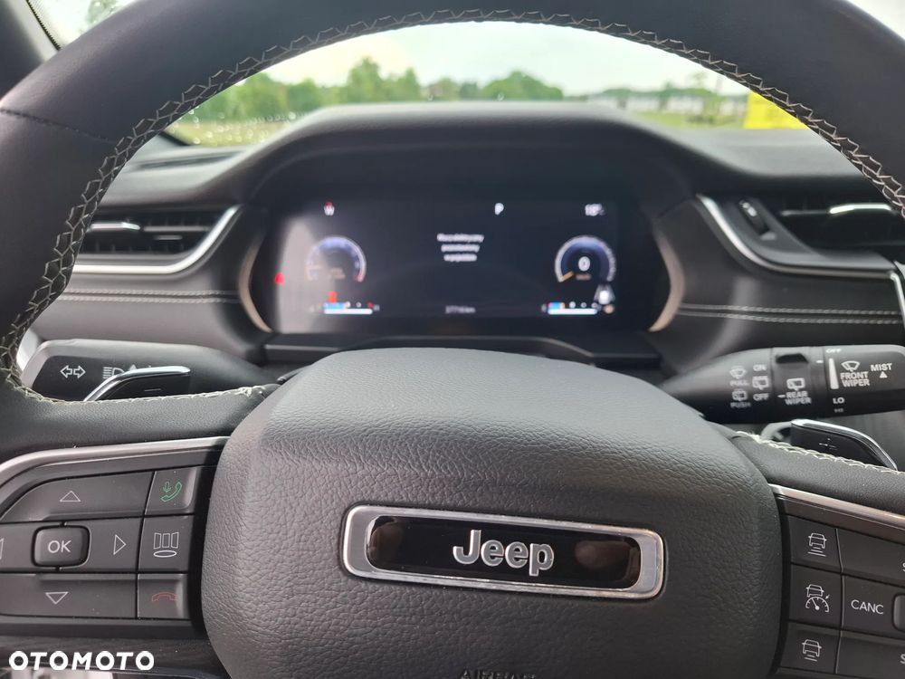Jeep Grand Cherokee - 12