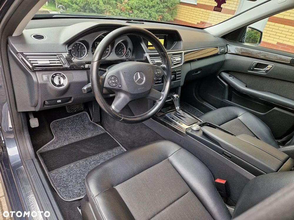 Mercedes-Benz Klasa E 200 BlueEFFICIENCY 7G-TRONIC Avantgarde - 24