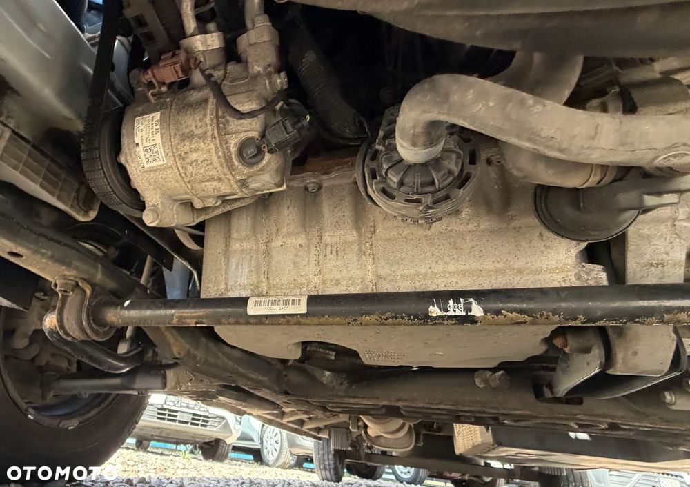 Volkswagen CRAFTER VAN VAT-1 z ZABUDOWĄ SERWISOWĄ WARSZTAT StoreVAN Półki, Szuflady, Kuwety na drobne przedmioty, Masaż fotela kierowcy, Fotel pneumatyczny terapeutyczny pilot ergoActive, Podgrzewana szyba, Kierownica wielofunkcyjna, Tempomat, Ogr. prędkości, Minibar, Fabrycne parktroniki przód i tył, DMC:3500kg, Homologacja haka 3000kg! Duża ładowność 1315kg Model L2H1 Paka dł. 3450mm - 26