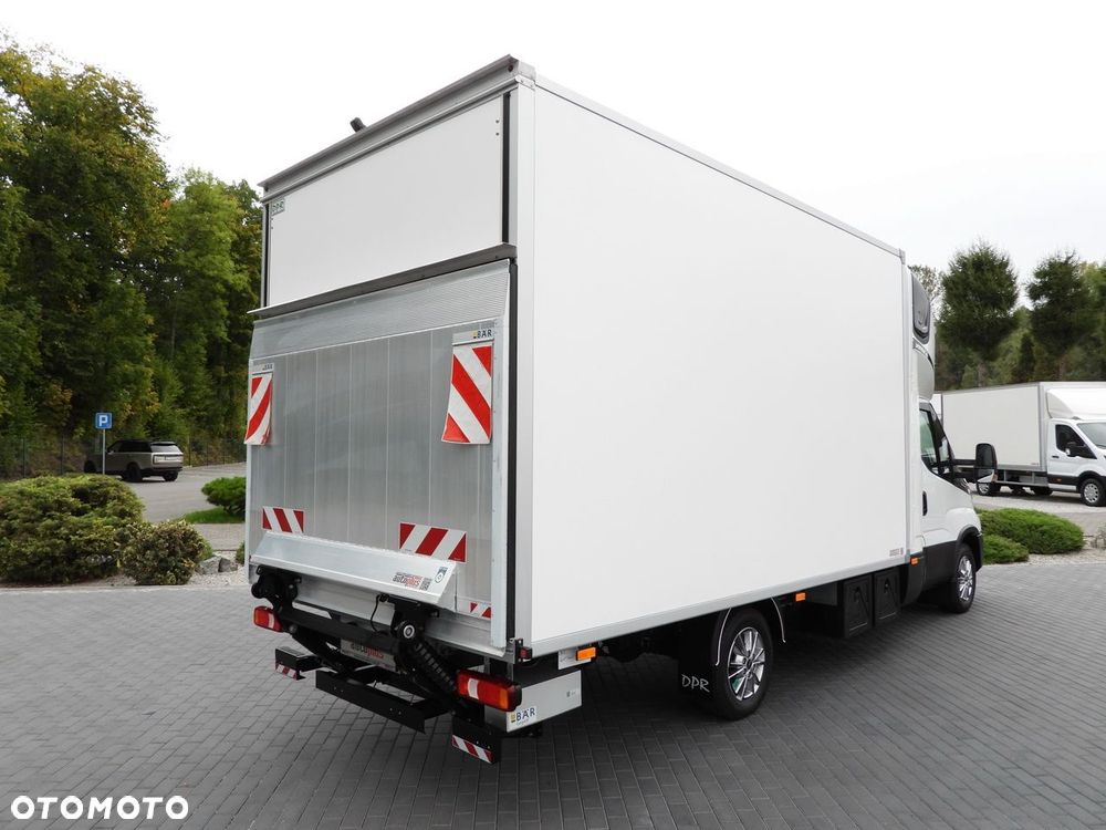 Iveco DAILY 35S18 KONTENER HI-MATIC WINDA 8 PALET TEMPOMAT NAWIGACJA LEDY PNEUMATYKA AUTOMAT HI-MATIC KLIMATYZACJA  180KM - 4