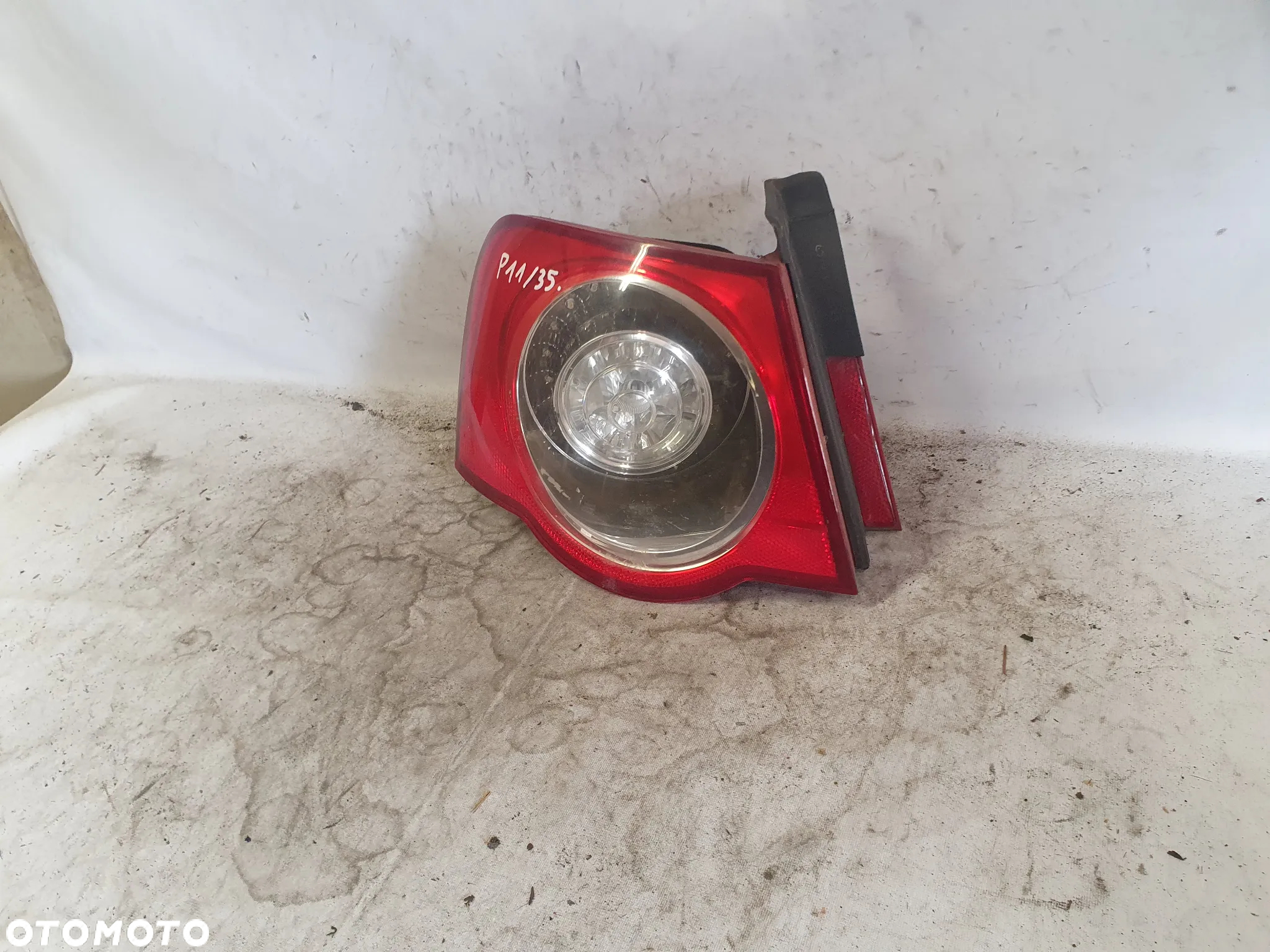 * LAMPA TYLNA PRAWA TYŁ PRAWO VOLKSWAGEN PASSAT B6 LED SEDAN - 2