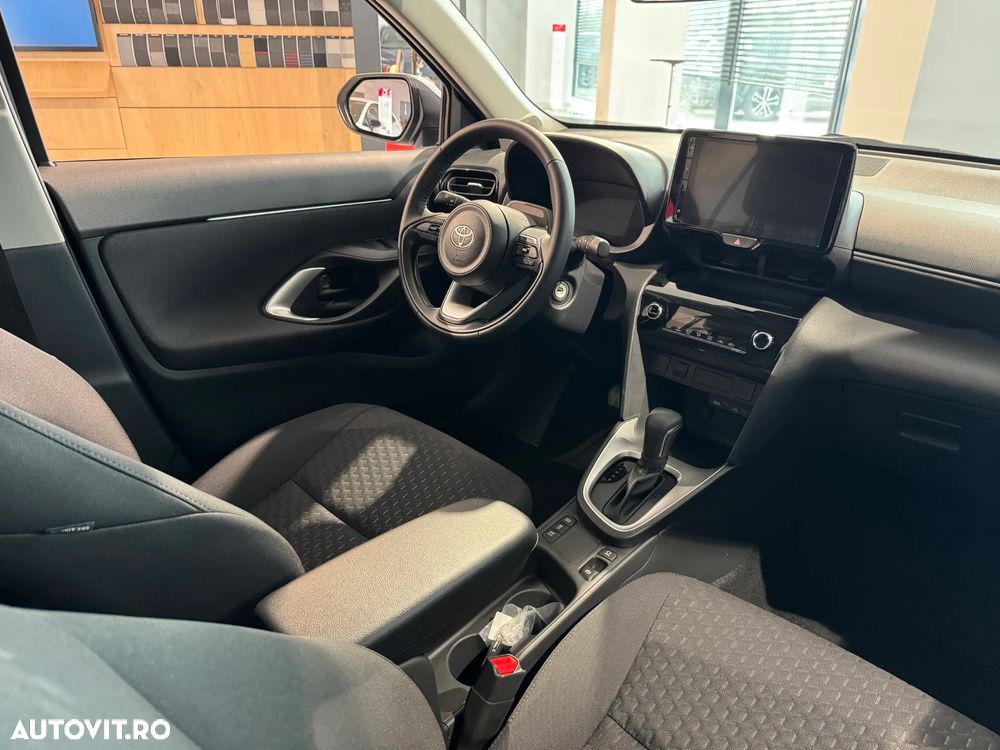 Toyota Yaris Cross - 12
