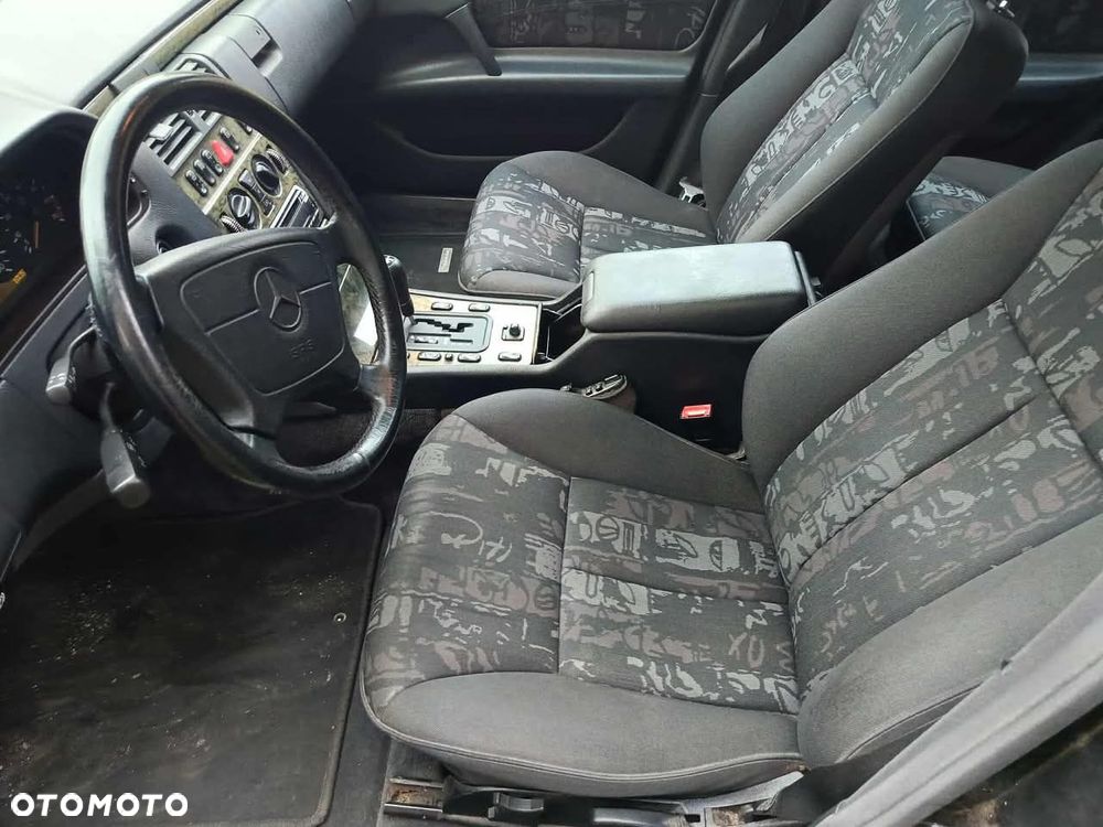Mercedes-Benz Klasa E 320 T Avantgarde - 16