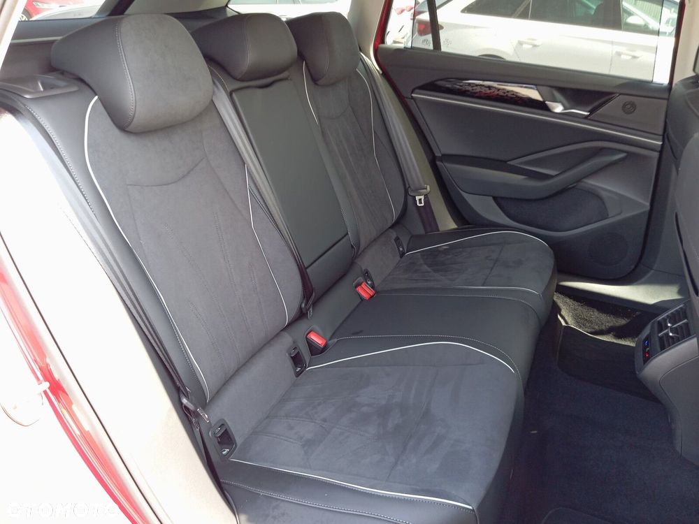 Volkswagen Passat - 14