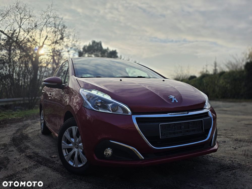 Peugeot 208 - 8