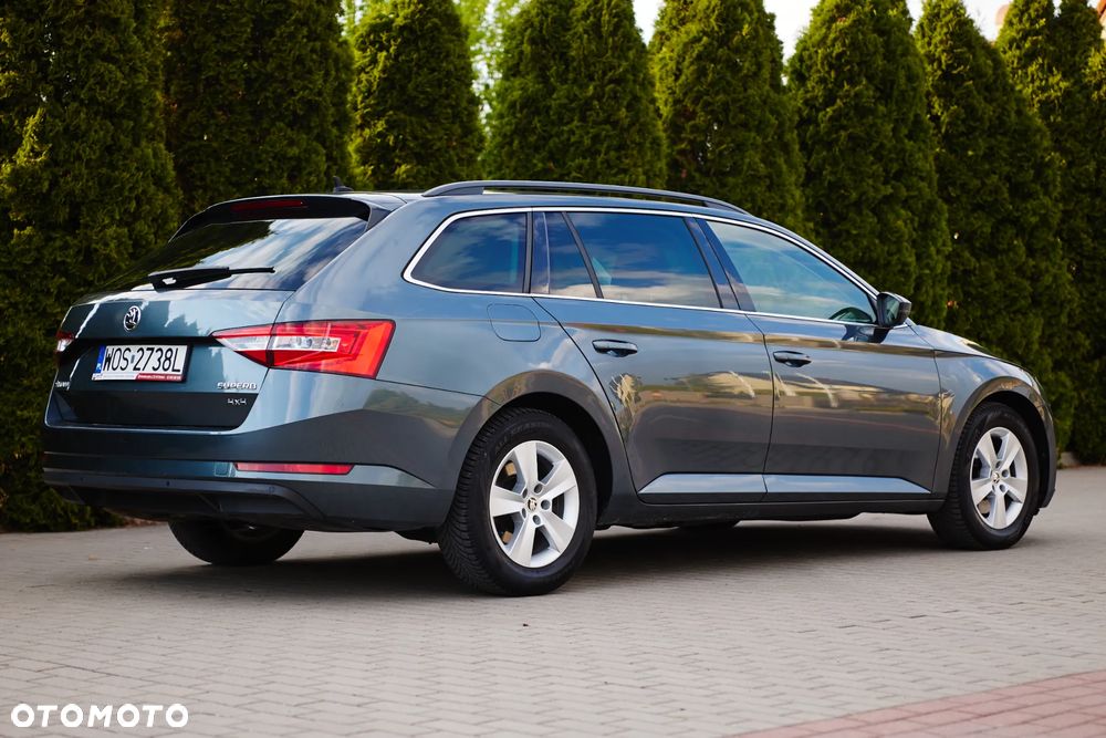 Skoda Superb 2.0 TDI 4x4 Premium Edition - 8