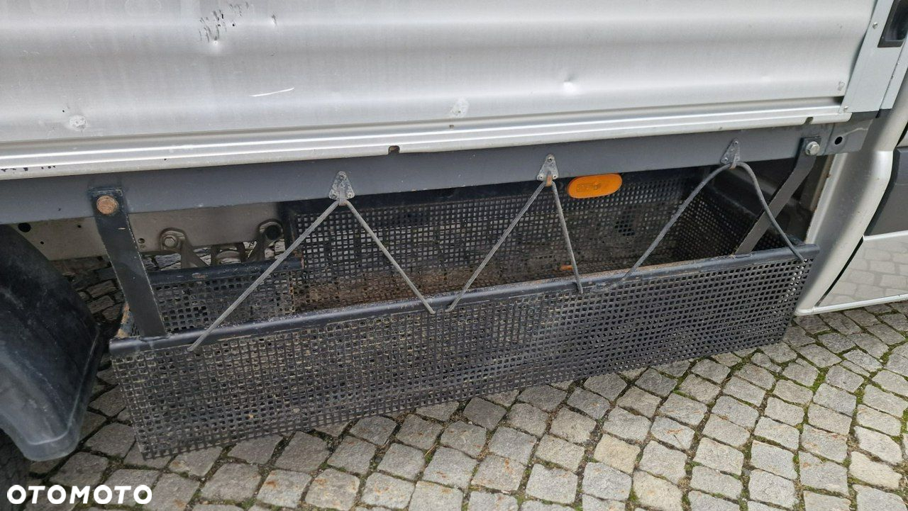 Mercedes-Benz Sprinter - 13