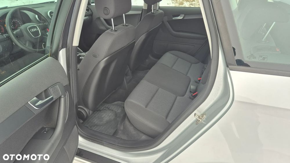 Audi A3 Sportback 1.6 Ambiente - 13