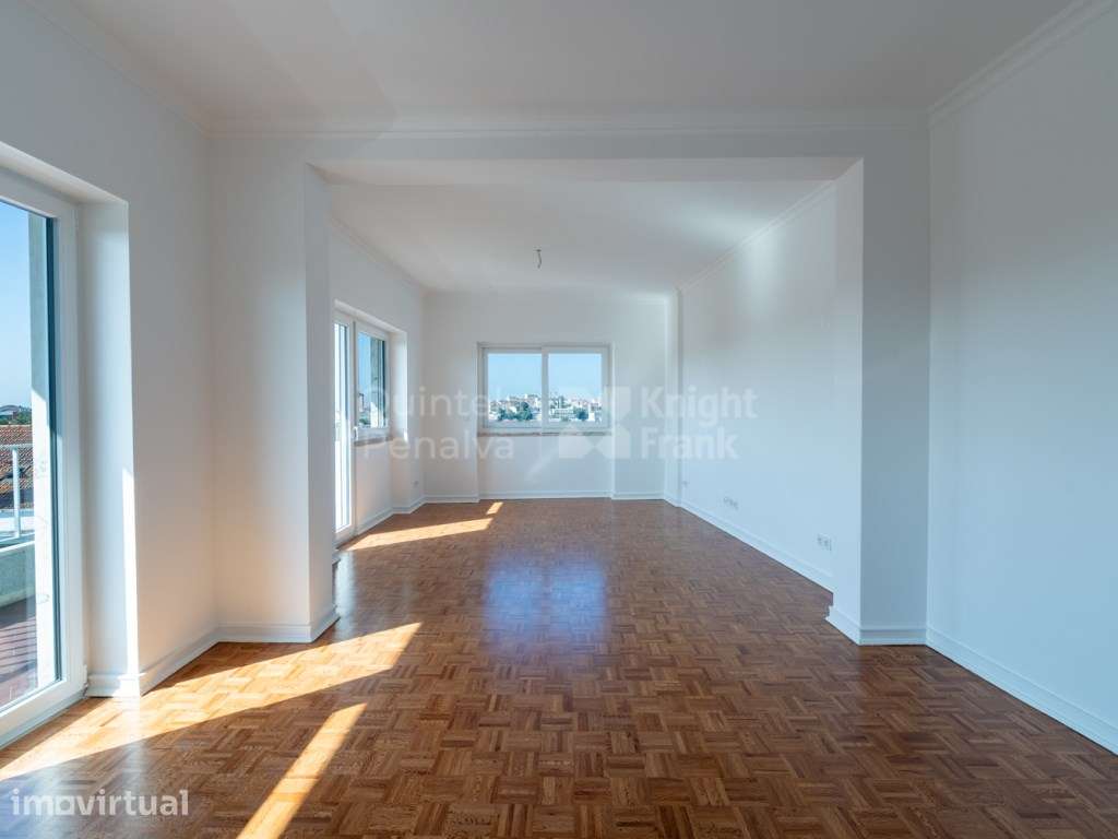 Apartamento T4 sem móveis para arrendamento em Arroios - Grande imagem: 2/26