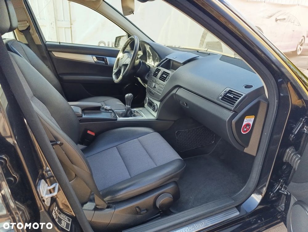 Mercedes-Benz Klasa C 180 CGI BlueEFFICIENCY Avantgarde - 9