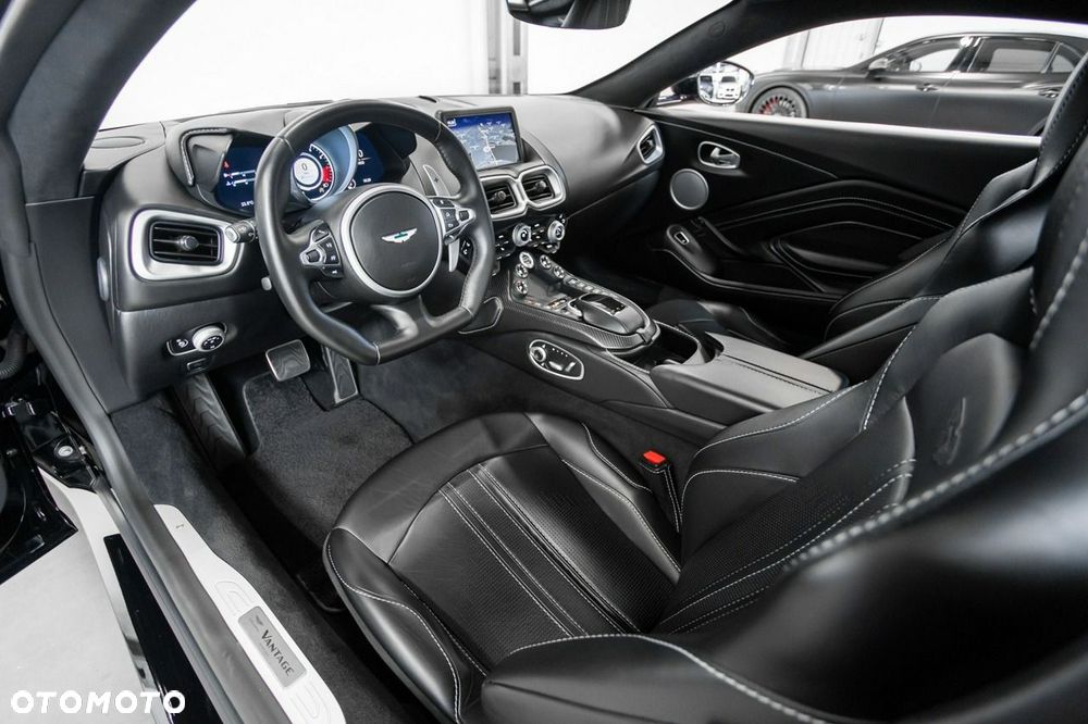 Aston Martin Vantage - 22