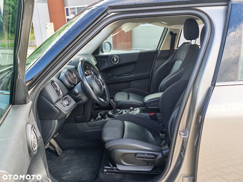 MINI Countryman Cooper Essential Trim - 36