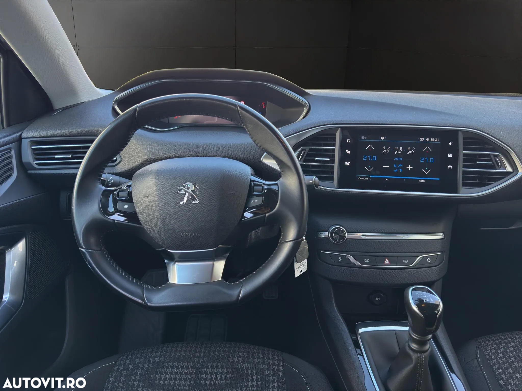 Peugeot 308 1.2 L PureTech Turbo S&S Active - 9