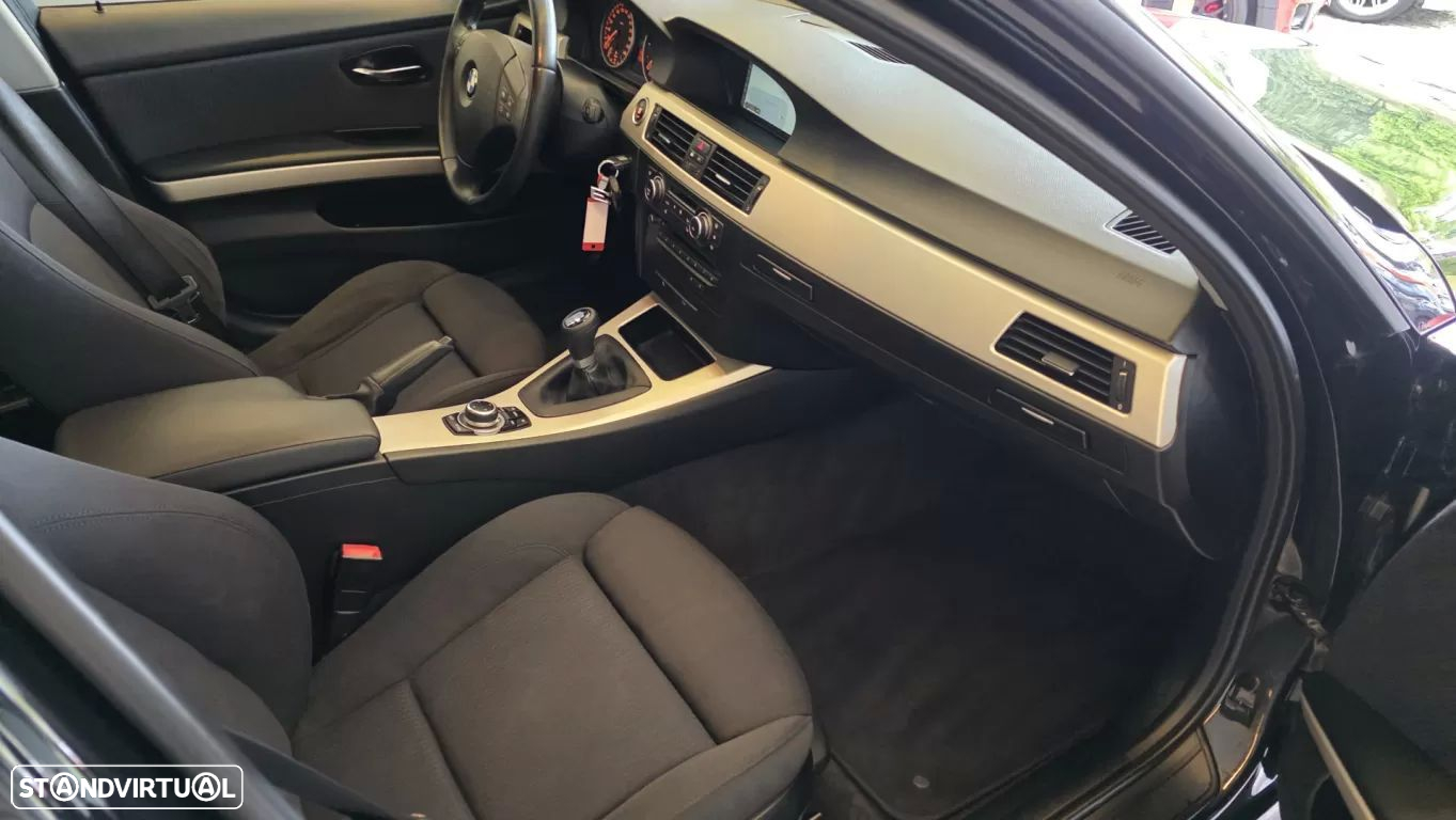 BMW 318 d Touring Navigation Sport - 40