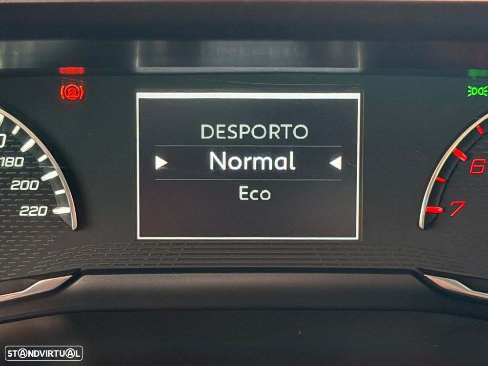 Peugeot 2008 PureTech 130 EAT8 Allure - 29