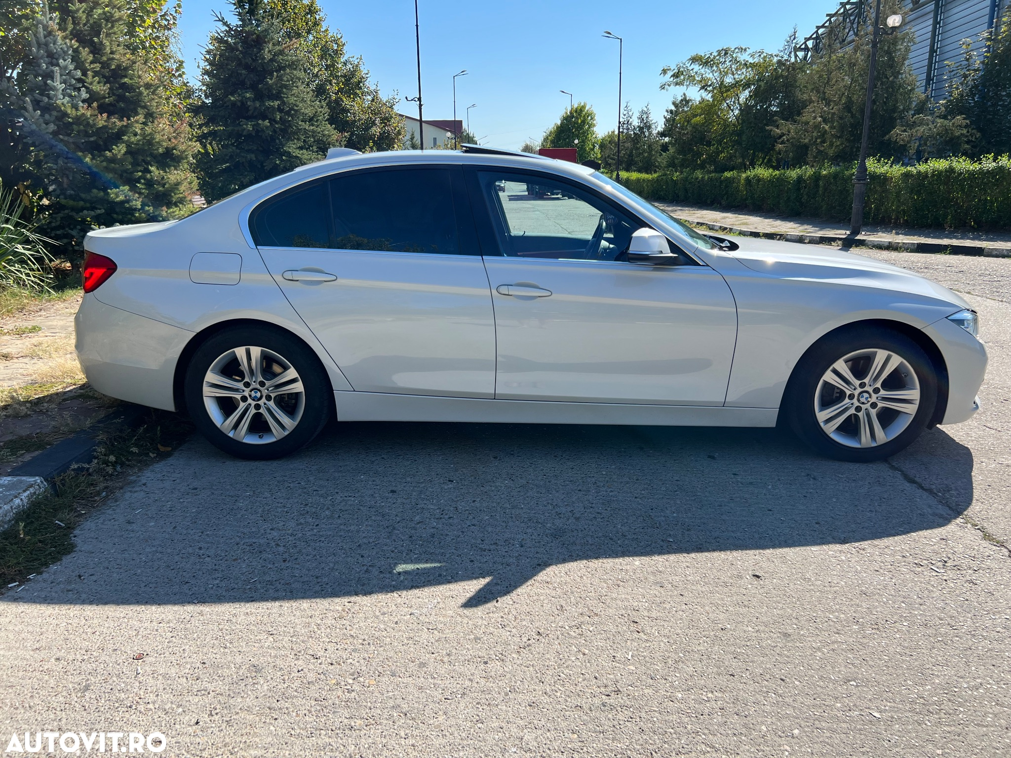 BMW Seria 3 330i Touring Aut. Sport Line - 4