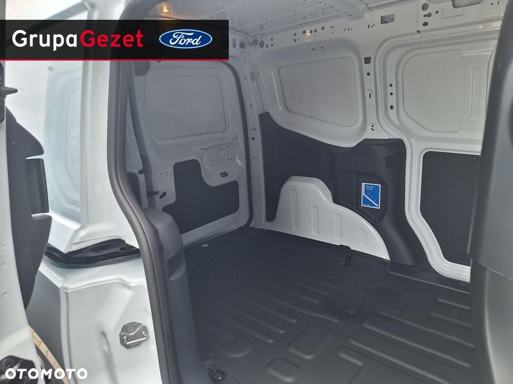Ford Transit Courier - 12