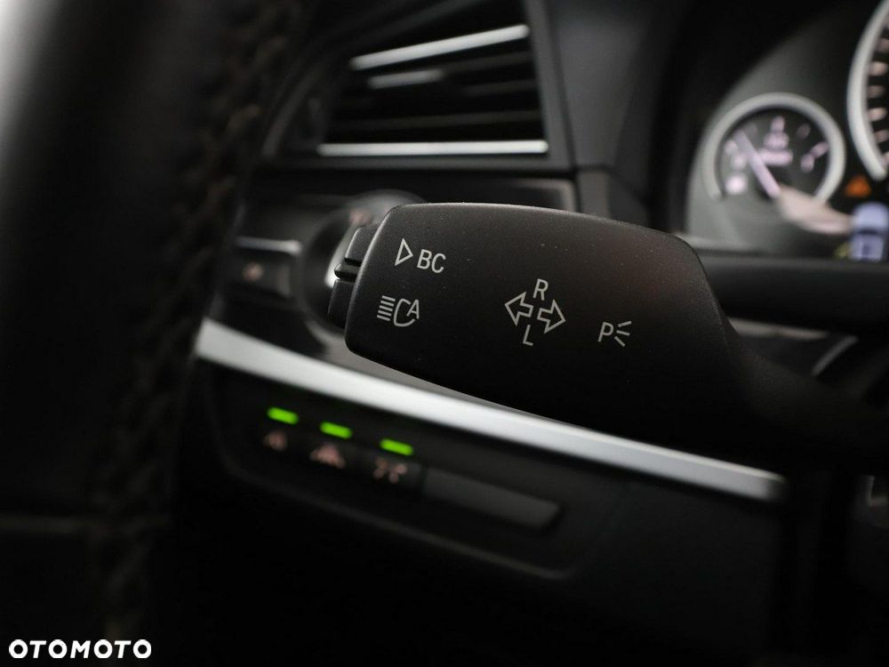 BMW Seria 5 520d xDrive - 36