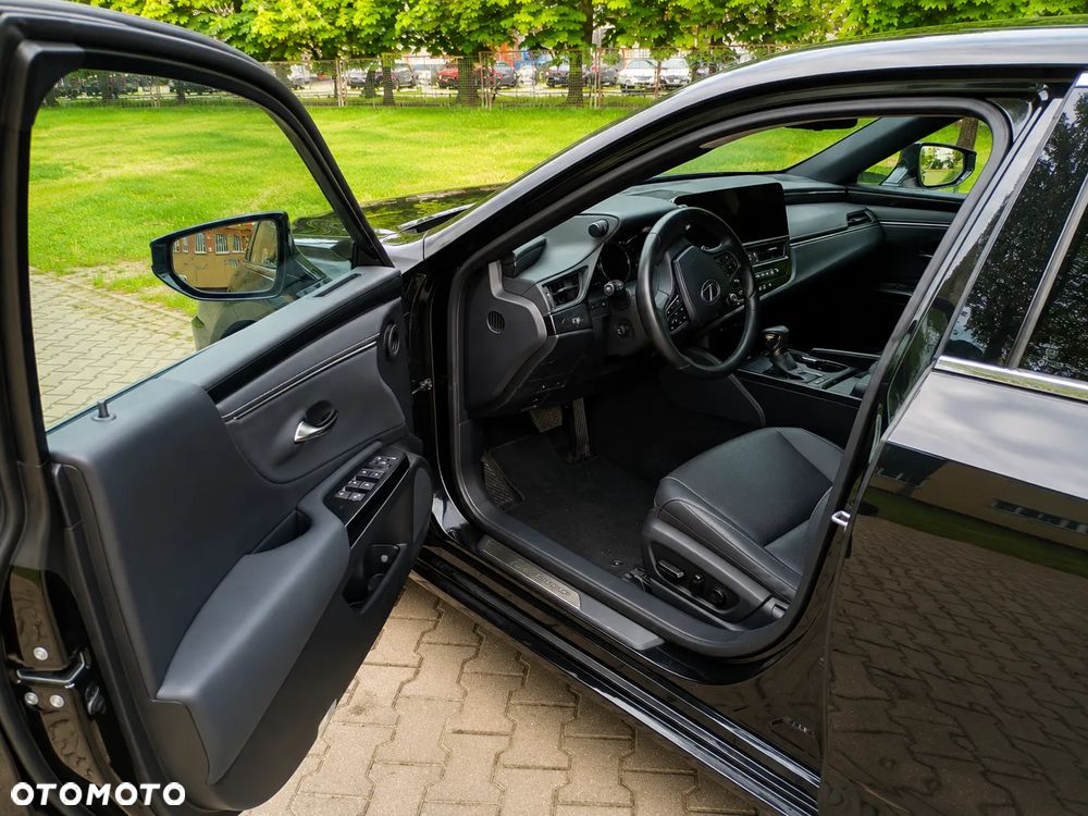 Lexus ES 300h Business Edition - 3