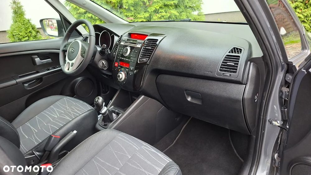 Kia Venga 1.6 CVVT Fifa World Cup Edition - 16