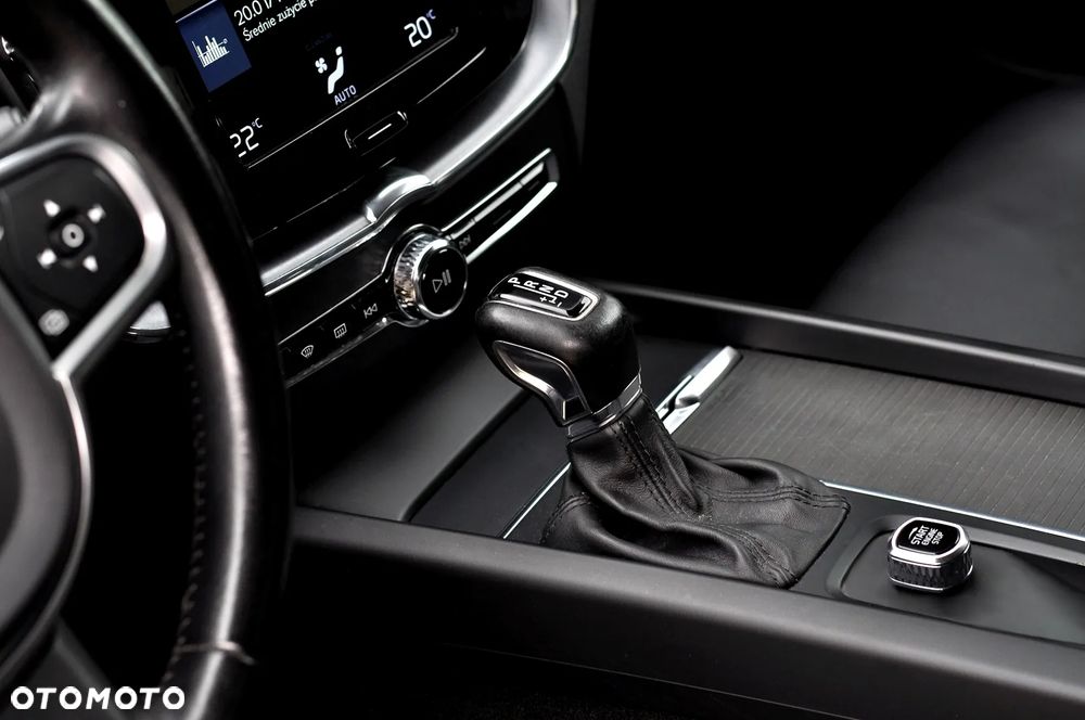 Volvo XC 60 D4 Momentum Pro - 31
