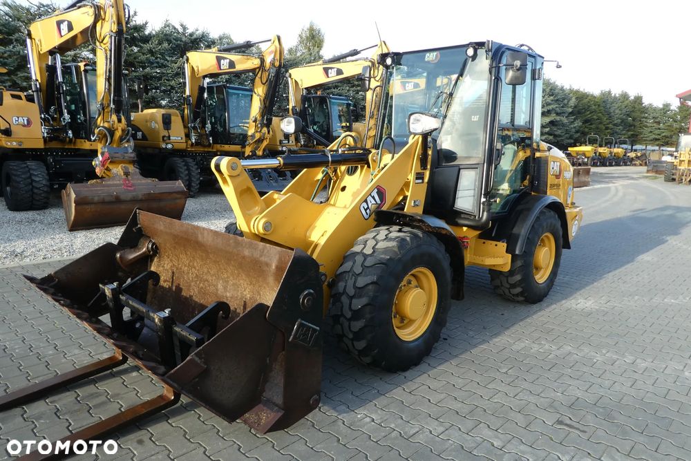 Caterpillar 906M Z KROKODYLEM I WIDŁAMI - 4