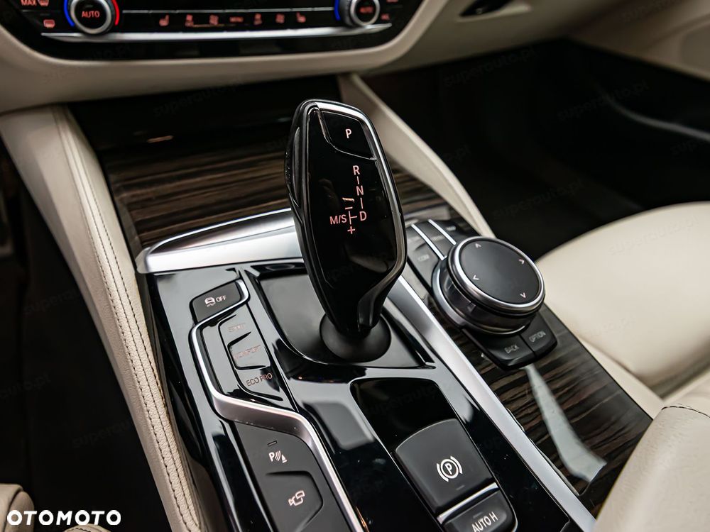 BMW Seria 5 530i xDrive - 24