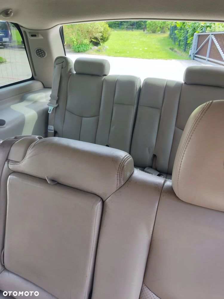 Cadillac Escalade - 4