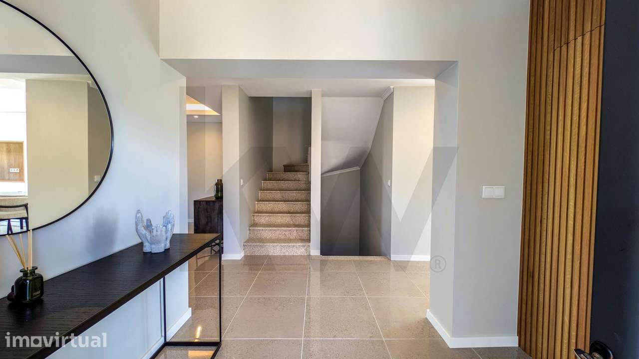 Moradia nova T4+2 Mobilada com Vista Montanha em Lordelo – Vila Real - Grande imagem: 2/60