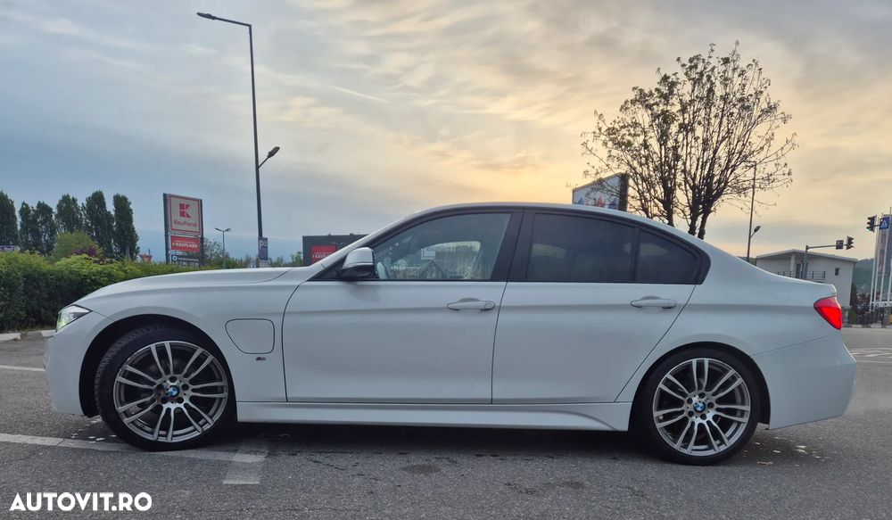 BMW Seria 3 330e iPerformance M Sport - 6