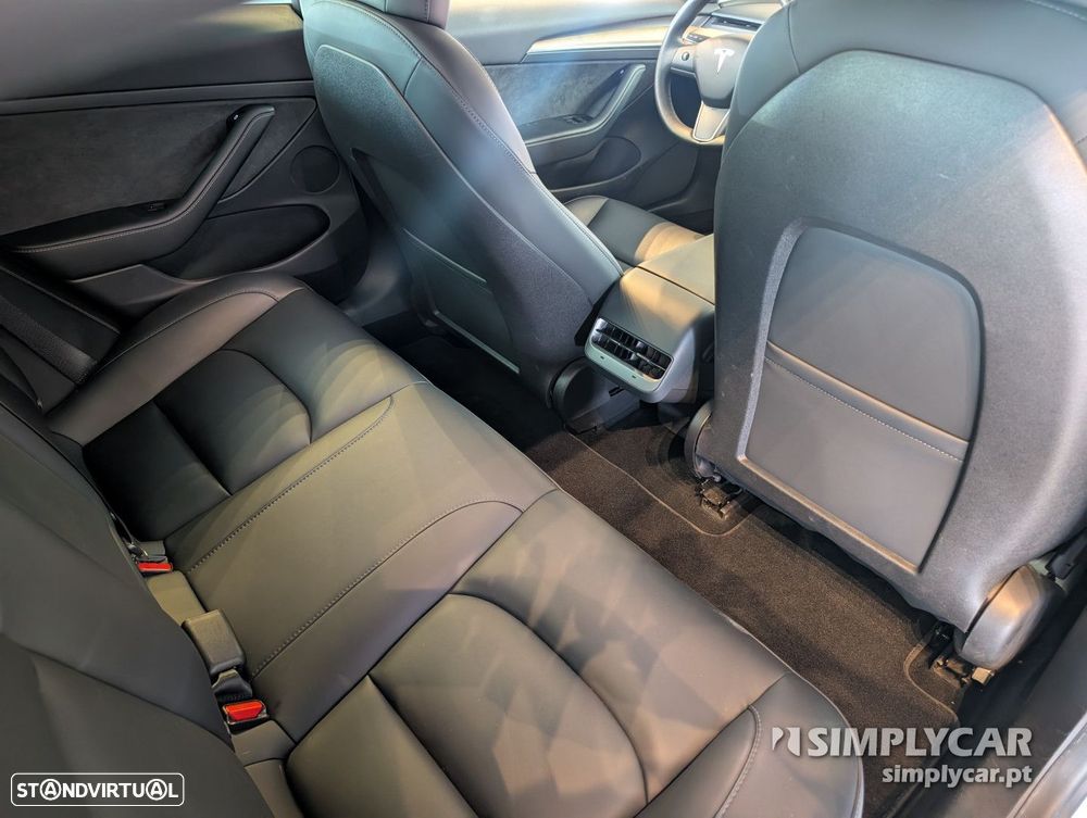Tesla Model 3 - 8