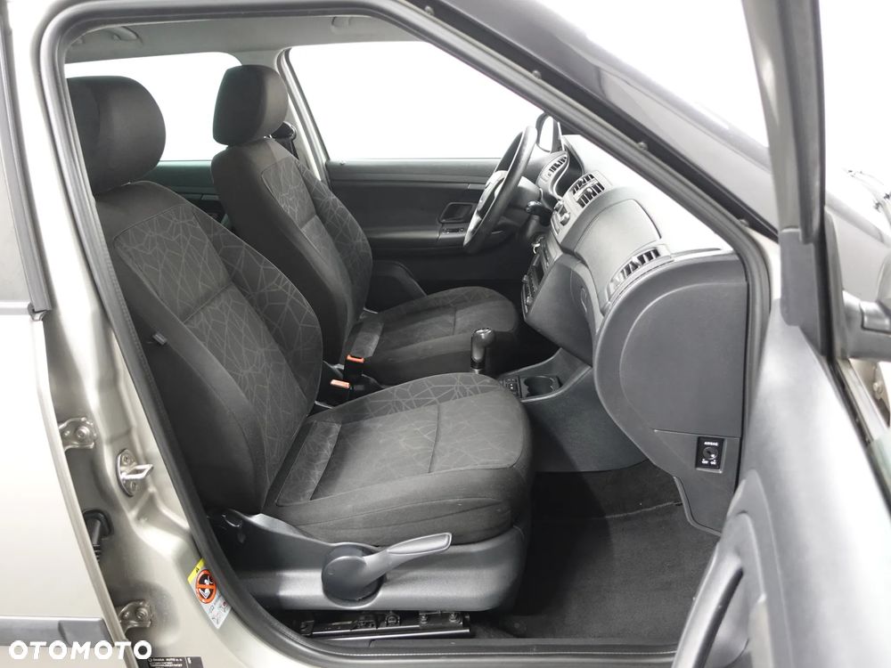 Skoda Fabia 1.2 HTP Ambition - 25