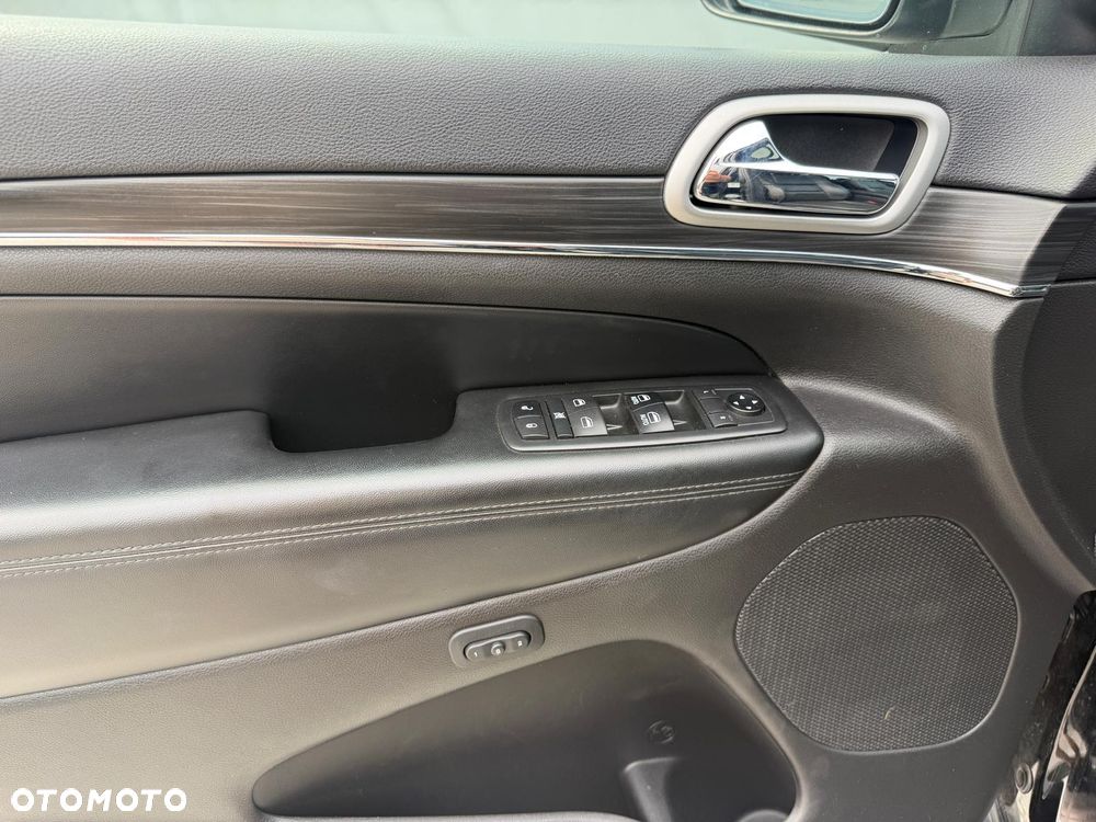 Jeep Grand Cherokee - 26