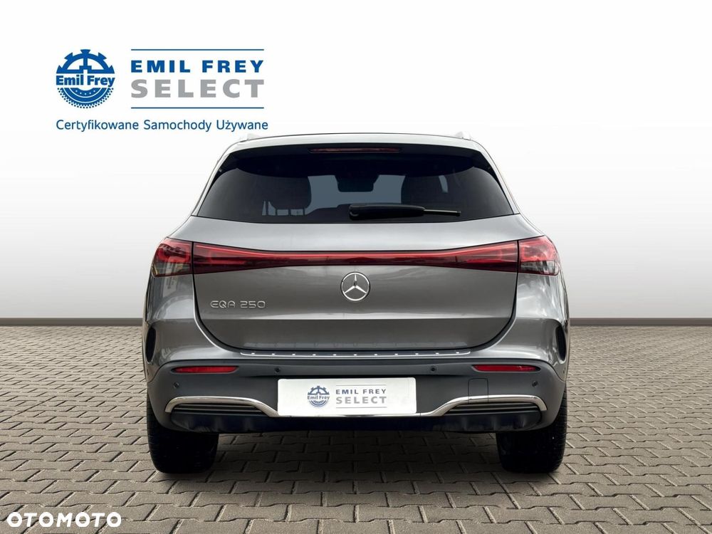Mercedes-Benz EQA - 5