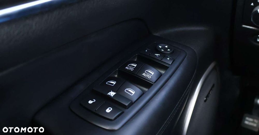 Jeep Grand Cherokee - 35