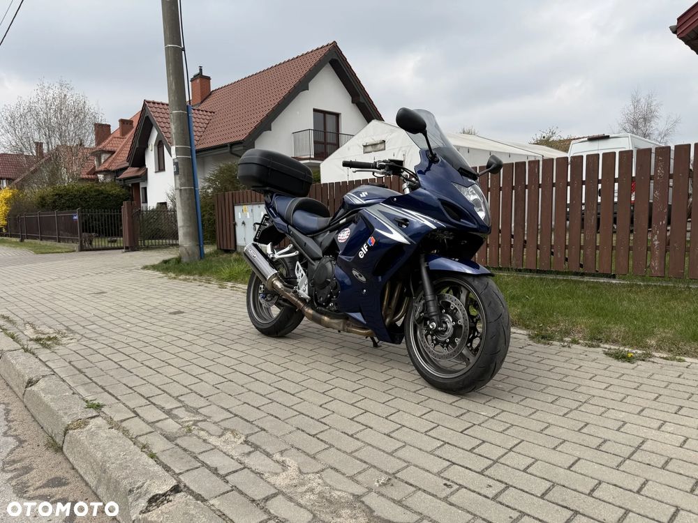 Suzuki GSX - 6