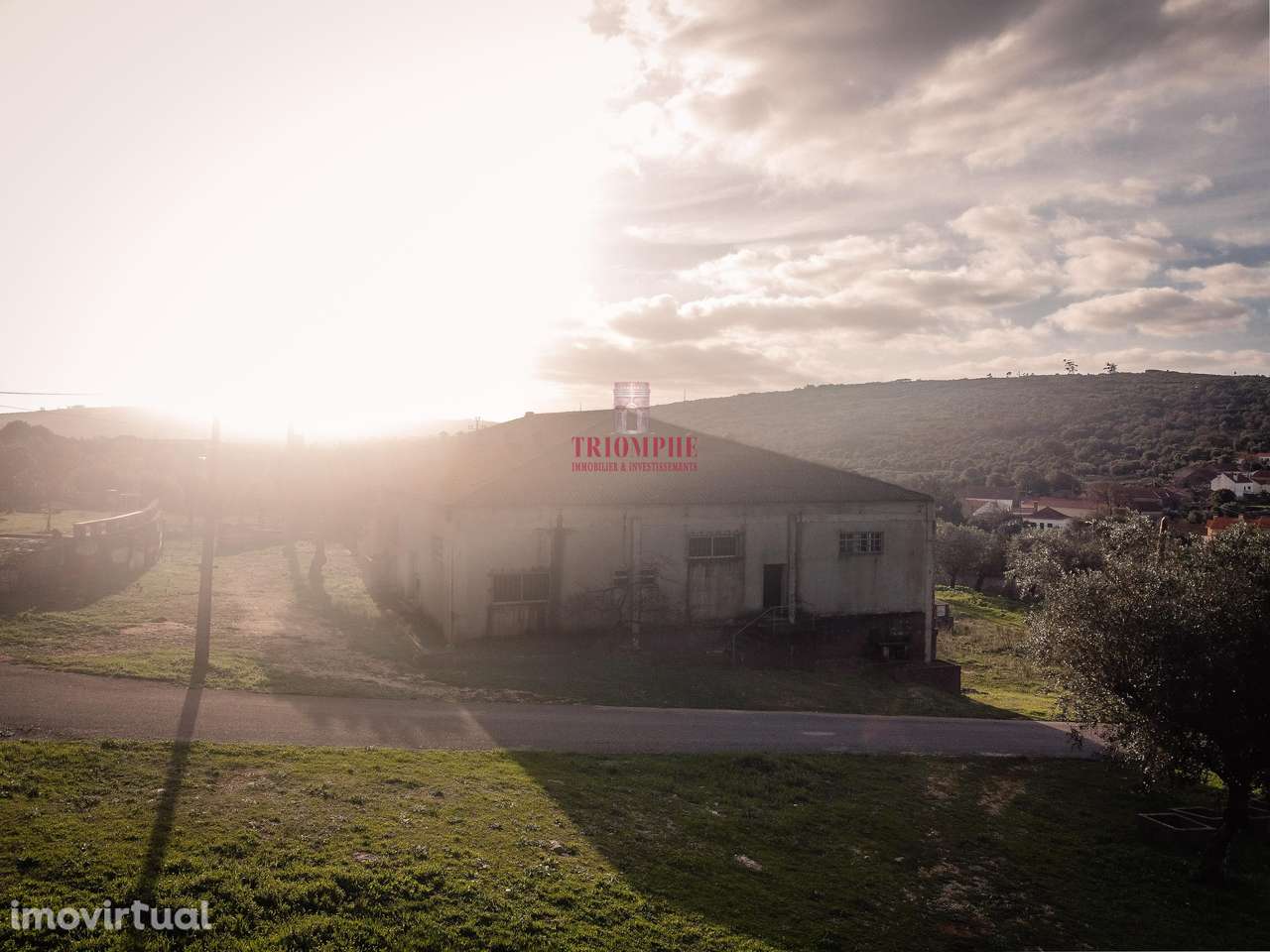 Armazém Industrial 2.100m2 de Terreno, Mendiga, Porto de Mós - Grande imagem: 5/12