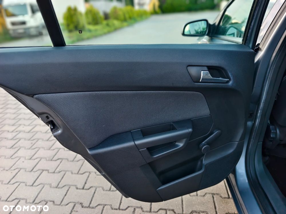 Opel Astra 1.6 Essentia - 10