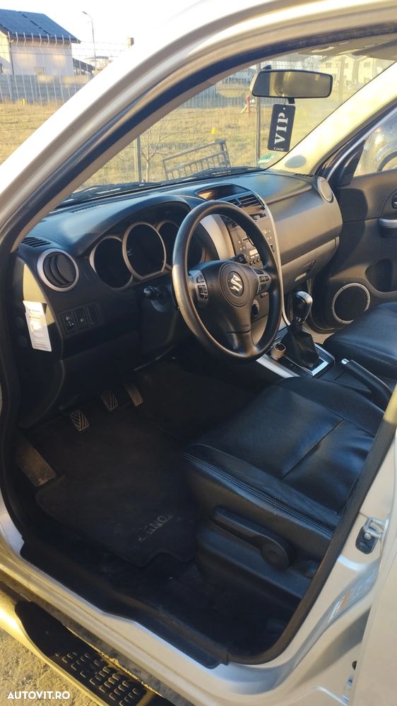 Suzuki Grand Vitara 1.9 DDIS JLX - 3