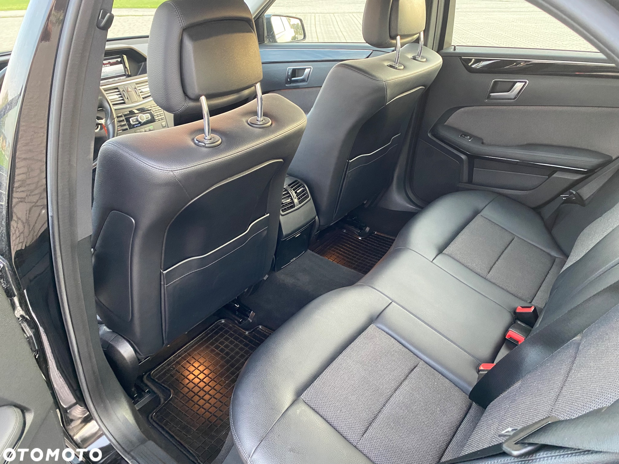 Mercedes-Benz Klasa E 350 T CDI DPF 4Matic BlueEFFICIENCY 7G-TRONIC Avantgarde - 9