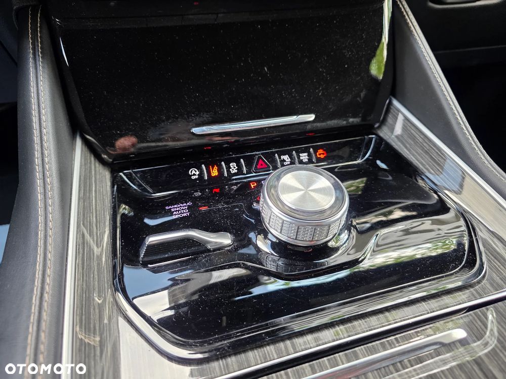 Jeep Wagoneer - 18