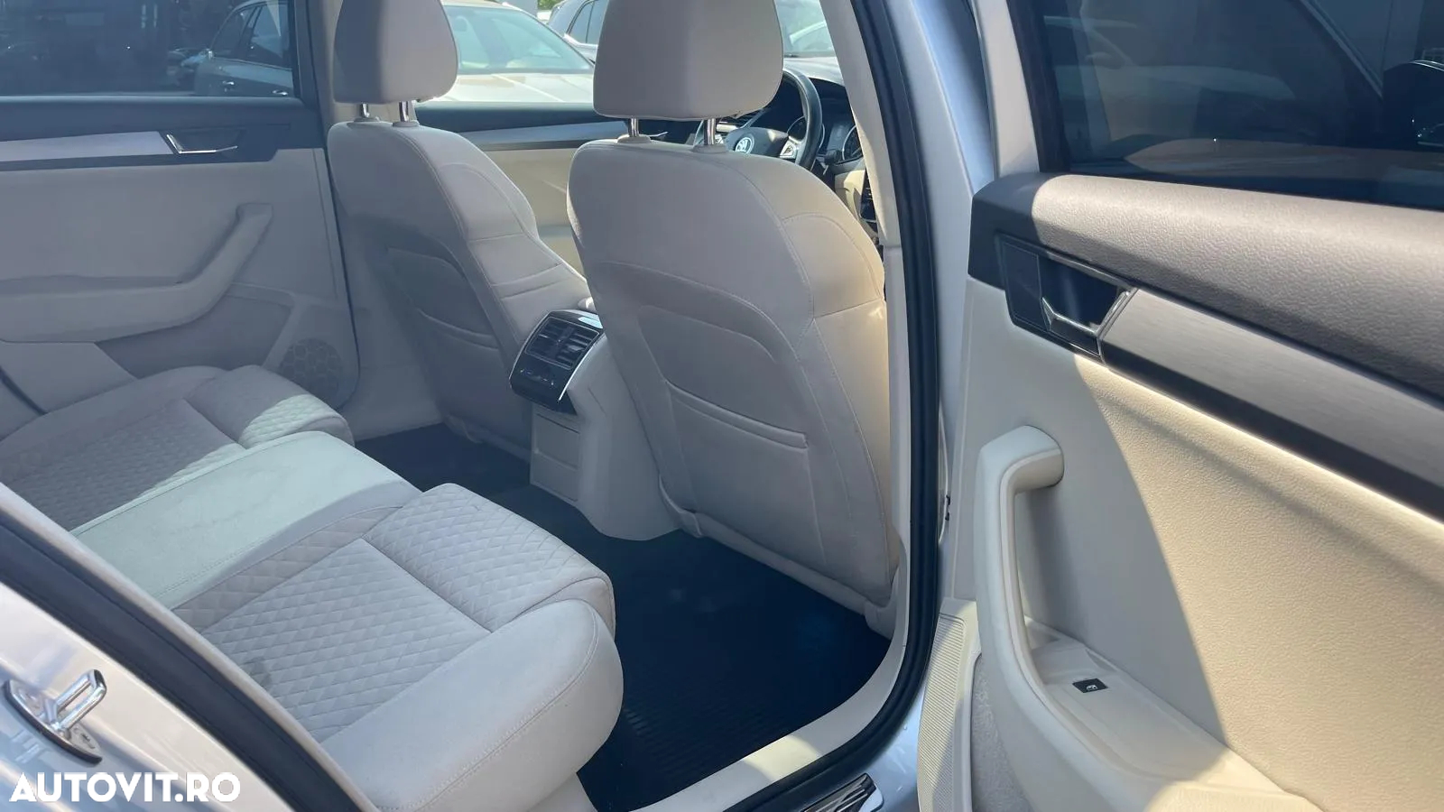 Skoda Superb Combi 2.0 TDI DSG Style - 15