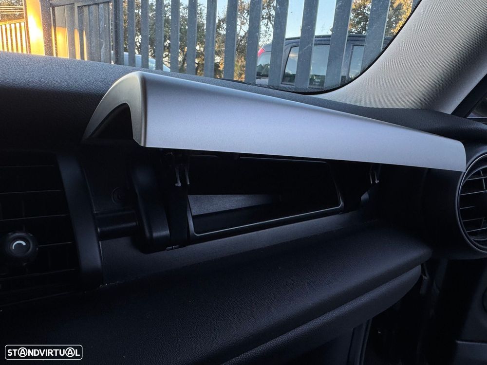 MINI 3 Portas Cooper D - 18