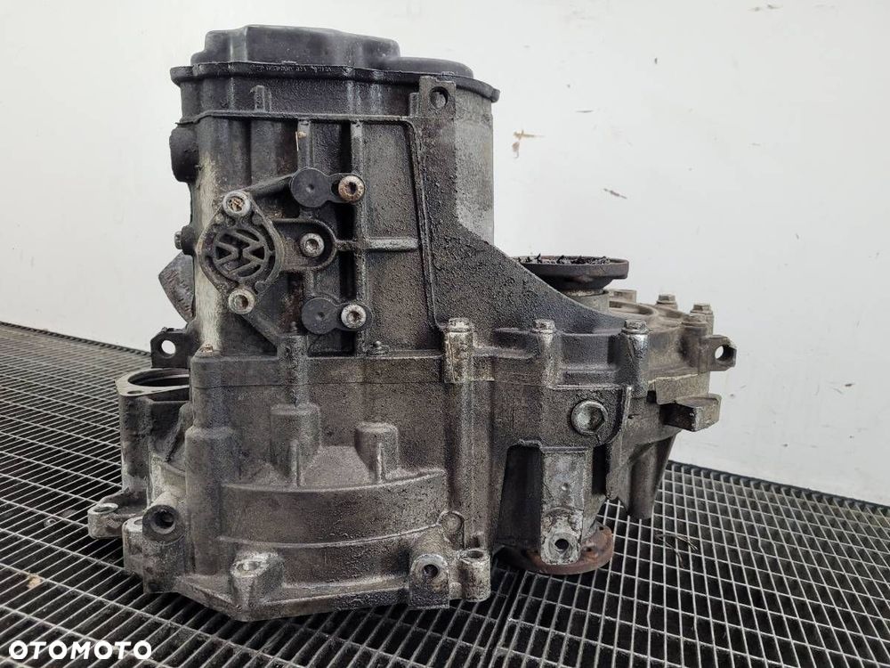 SKRZYNIA BIEGÓW MANUALNA JCR VW GOLF V 1.9 TDI 105 - 8