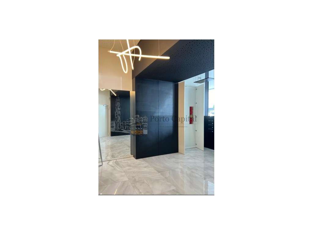 EXCELENTE APARTAMENTO T0, COM VARANDA, JUNTO AO METRO EM VILA NOVA ... - Grande imagem: 3/20
