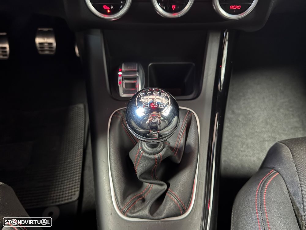 Alfa Romeo Giulietta 1.6 JTDM Veloce - 27