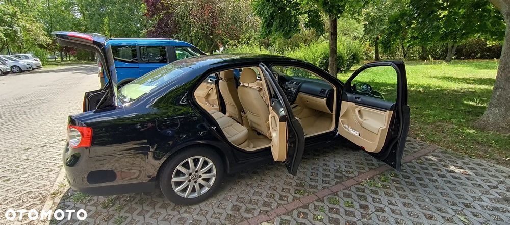 Volkswagen Jetta 1.6 Comfortline - 18