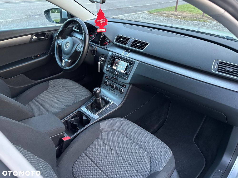 Volkswagen Passat - 12