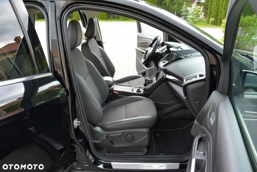 Ford Kuga 1.5 EcoBoost 2x4 Titanium - 16