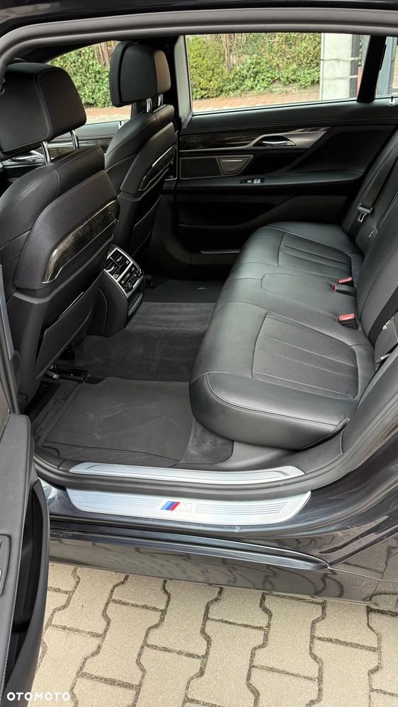 BMW Seria 7 740i - 11